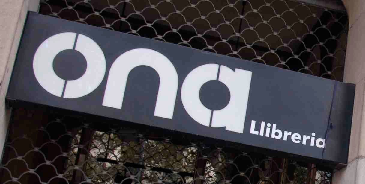 Un centre comercial en català seguint el model de la Llibreria Ona