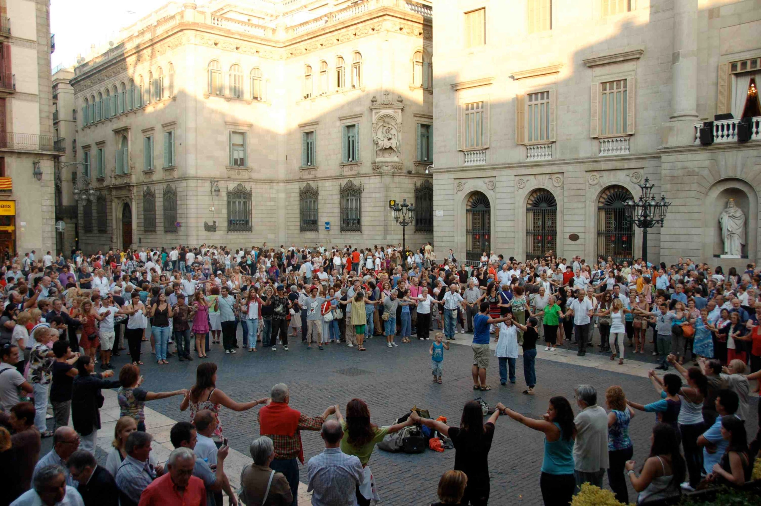 Crisi, associacionisme i sardana