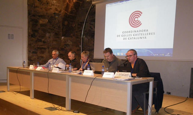 Els castellers aproven l'ús del casc i prohibeixen la publicitat