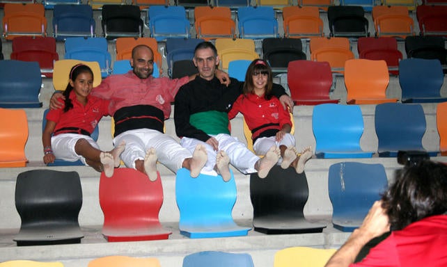 Els castellers protagonitzen un calendari per afavorir la integració de persones discapacitades