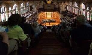 Els Cors de Clavé omplen de música i catalanitat el Palau