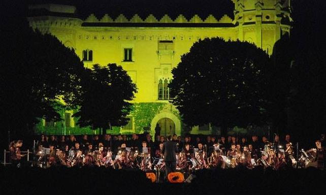 Sant Marçal es converteix per una nit en un Castell de Fantasia