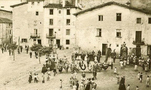 Els gegants d'Olot fan 125 anys