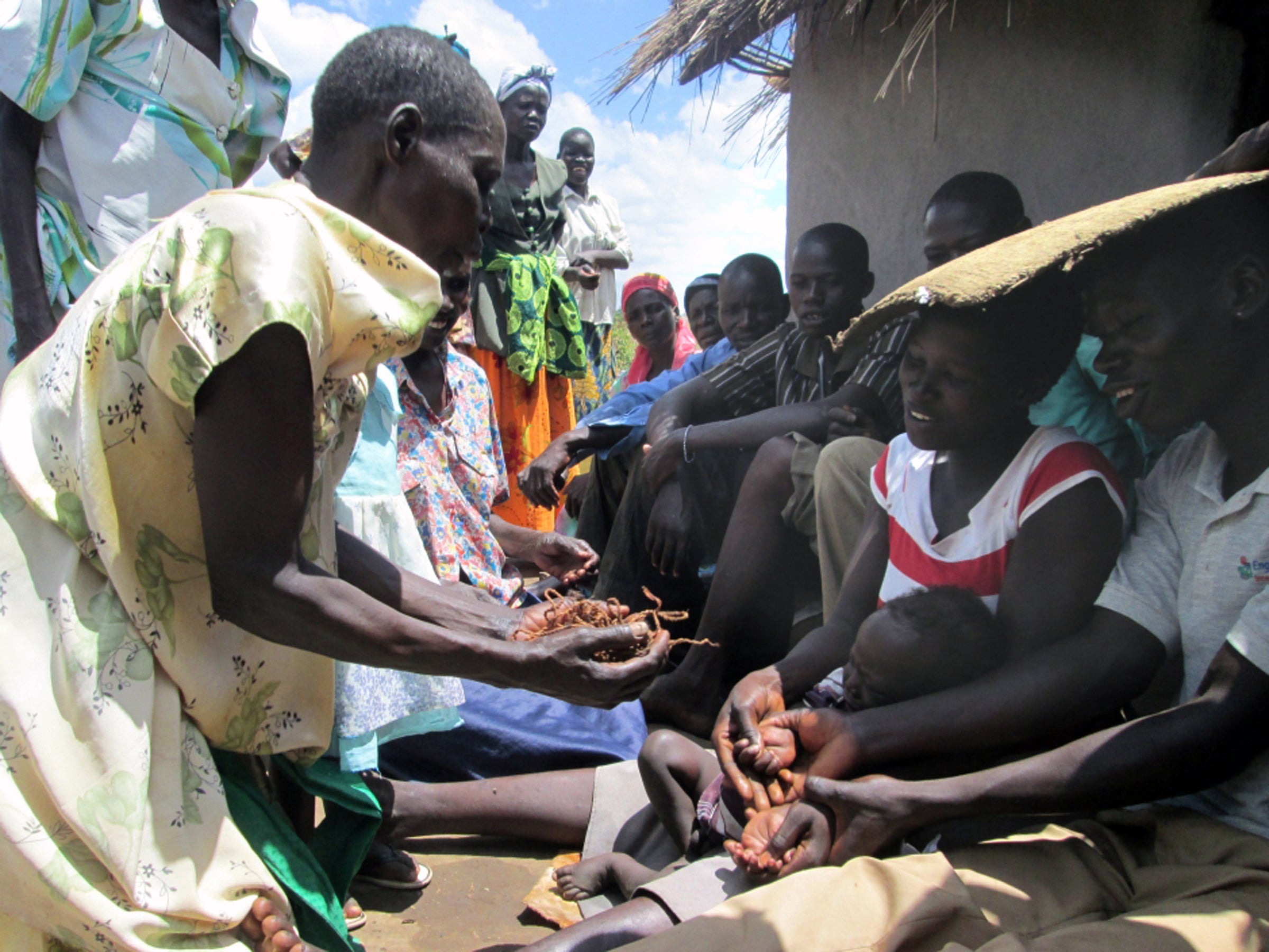 Cerimònia de purificació de joves a Uganda