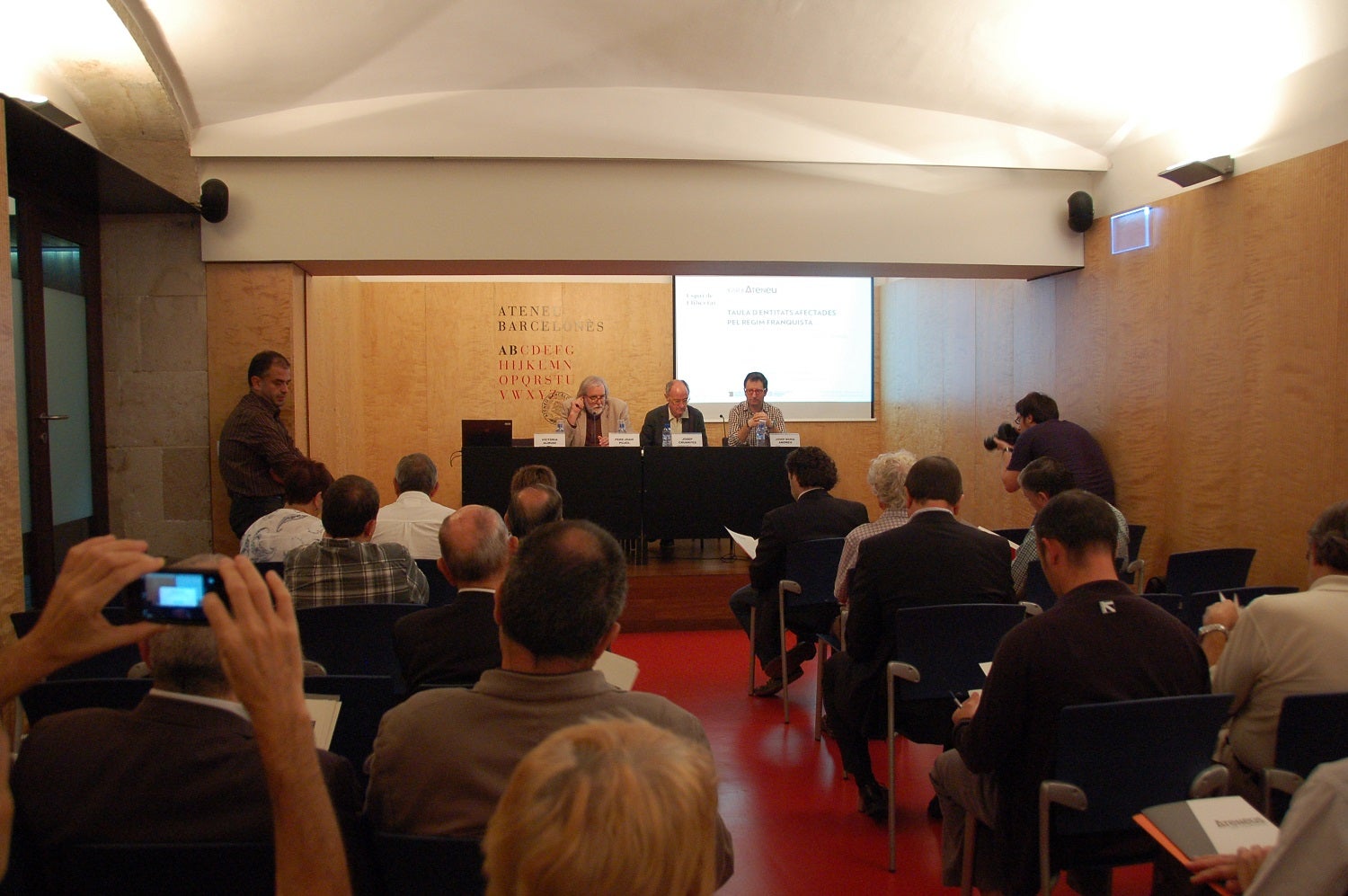 Un manifest unitari dels ateneus reclama la devolució del patrimoni