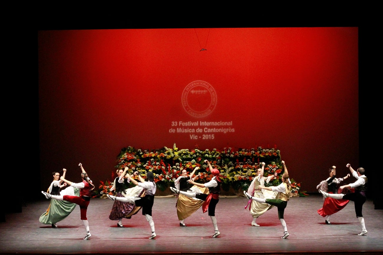 L'Esbart de Sant Martí guanya el concurs de danses del Festival de Cantonigròs
