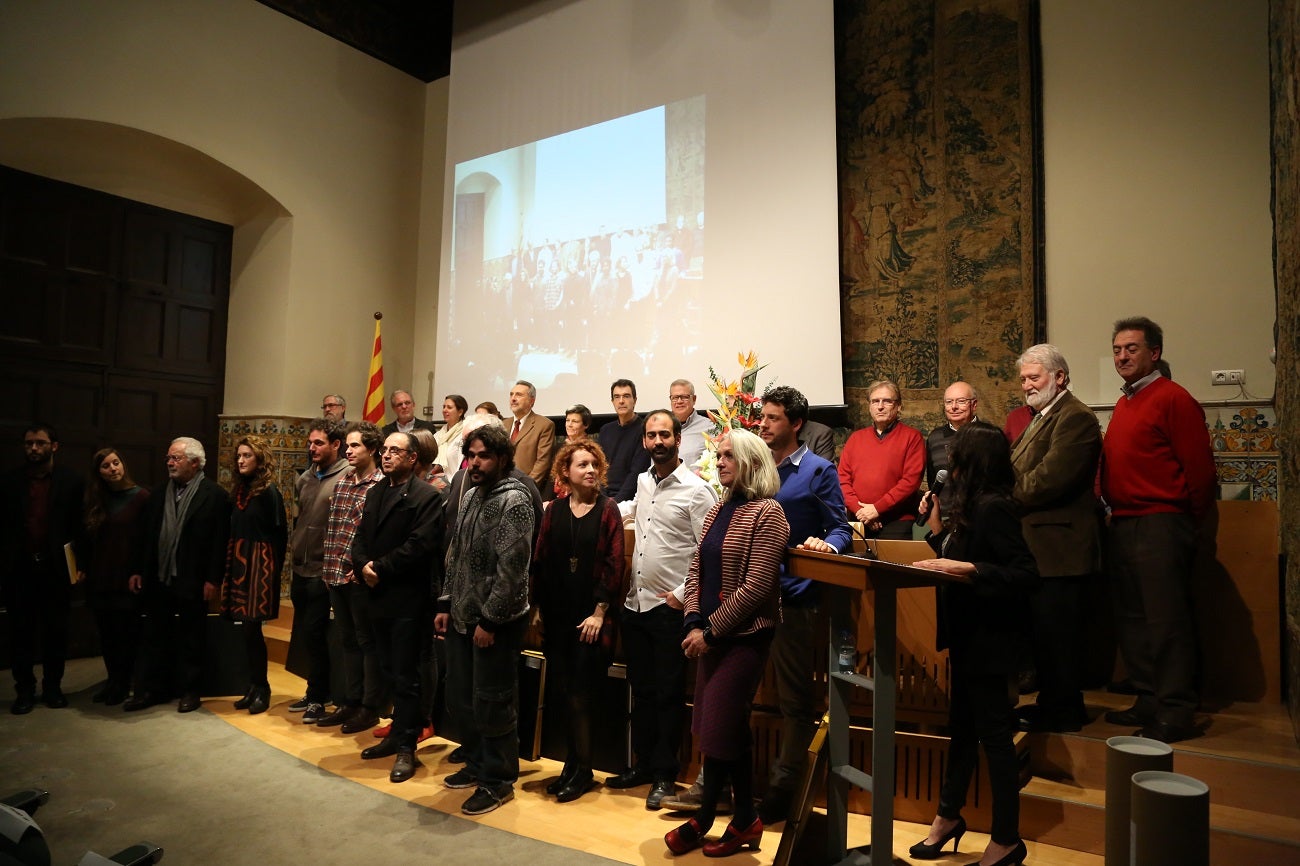 Un punt i seguit cap a un nou país