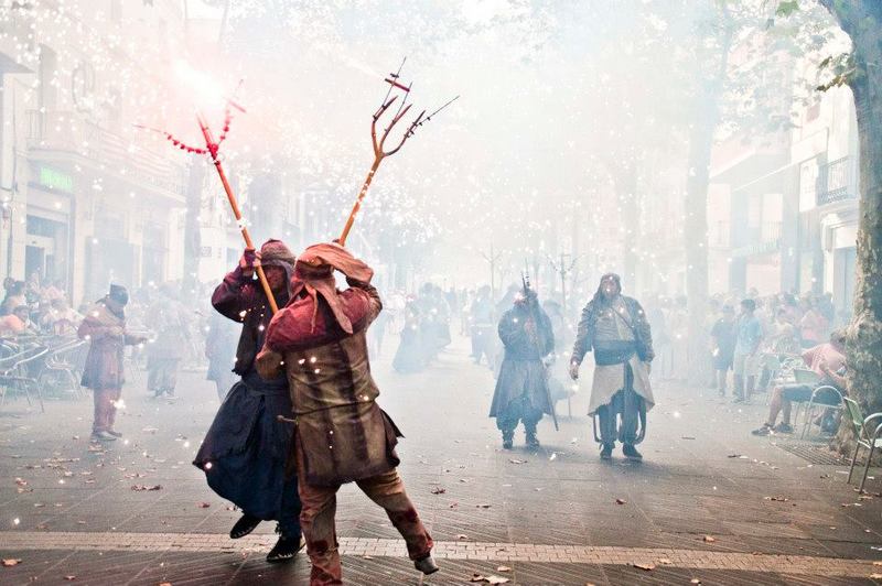 La colla del Ball d’Enveja, una rara avis que busca finançament