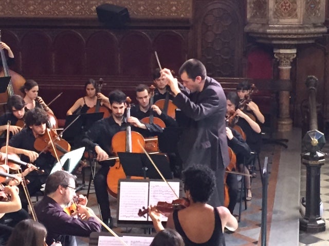 Retrat d'un jove director de música en un moment de canvi