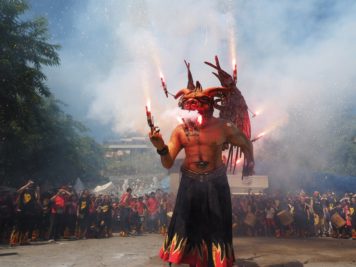 L'Atzeries fa un pacte amb la Colla de Diables la Vella de Gràcia