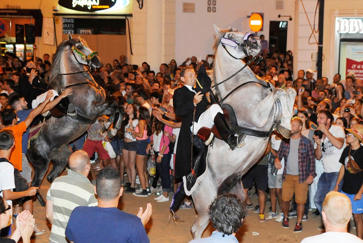 Mare de Déu de Gràcia de Maó, l’últim sospir de l’estiu a cavall