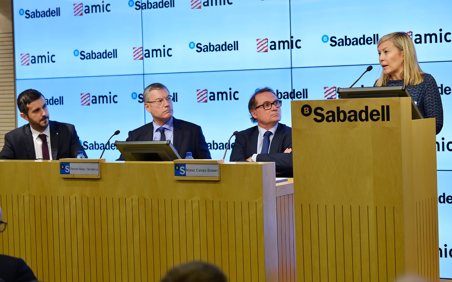 Consells de navegació per al periodisme local en un mar digital