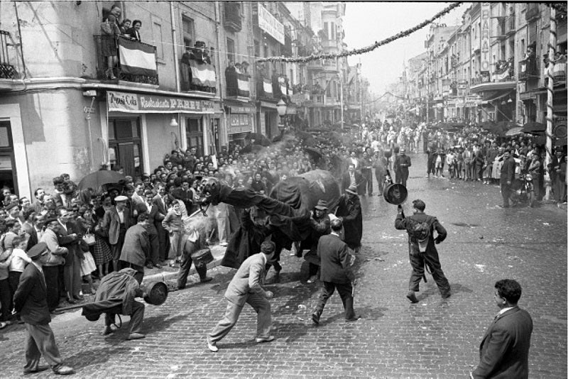 Viatge fotogràfic als 60 anys del 'Gran desfile del fuego'
