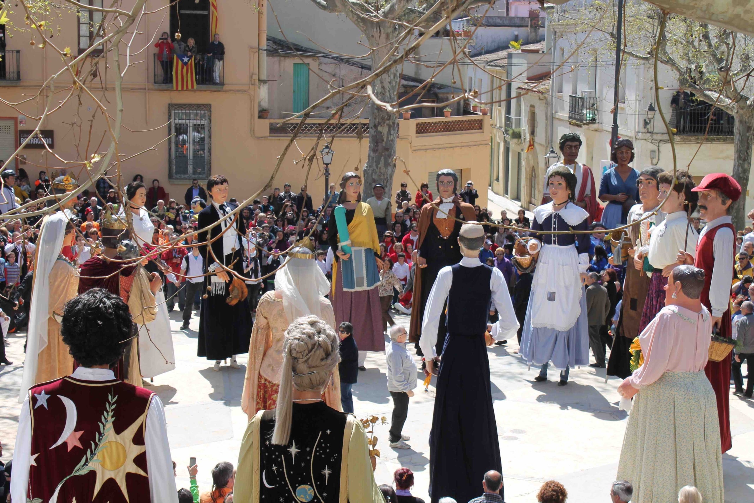 Sardanes i Gegants, dues manifestacions agermanades