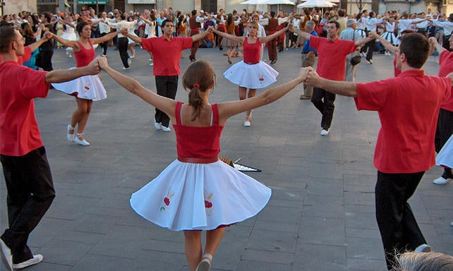 El sardanisme debatrà i actuarà al Som Cultura Popular