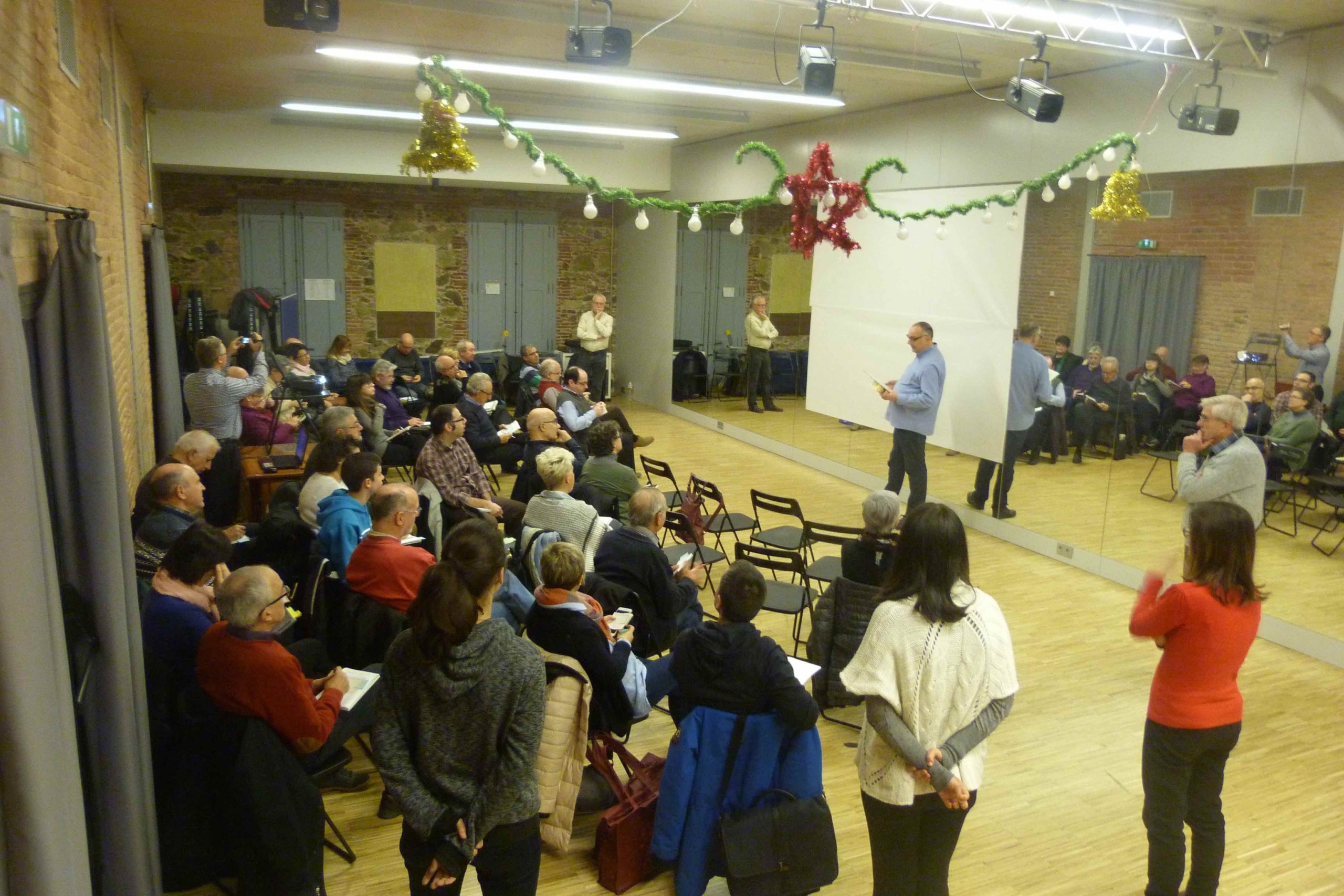 Un concurs de sardanes per participar amb llapis i llibreta