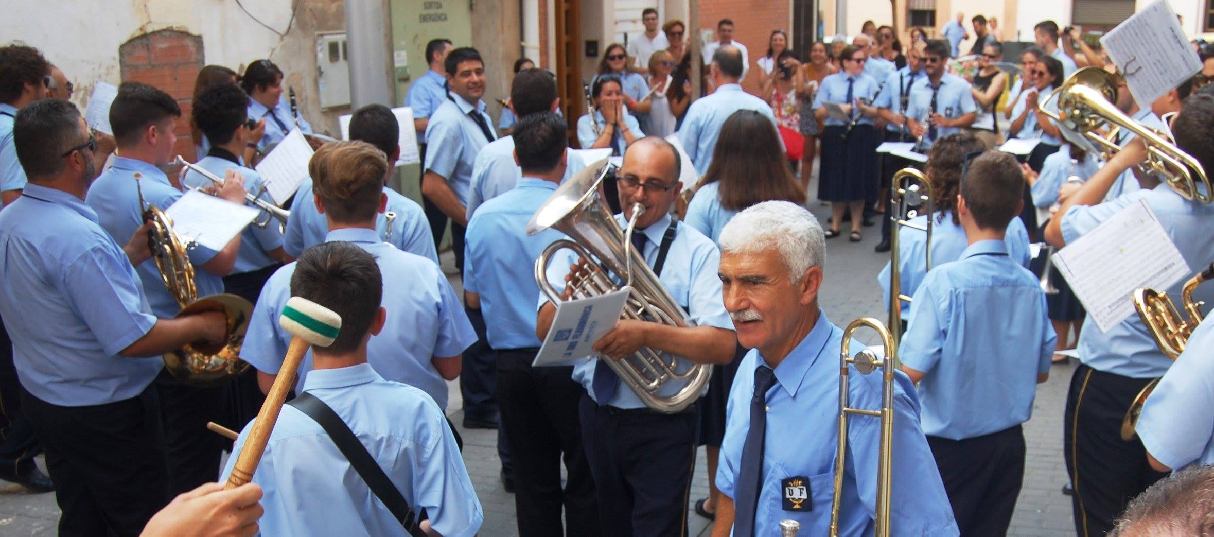 Imatge d'una actuació de la Fila durant una cercavila. Fotografia: Unió Filhàrmonica d'Amposta