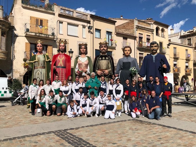 Foto de família de les tres colles geganteres premiades.