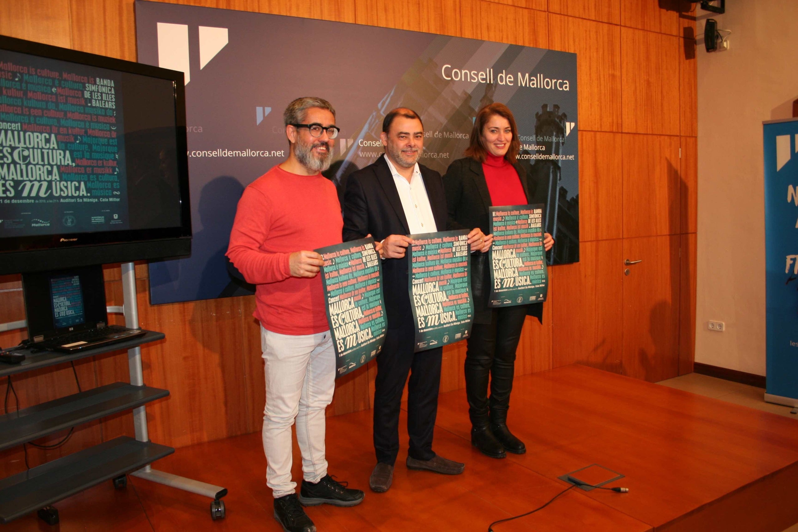 D'esq. a dreta, Joan Carles Julià, Cosme Bonet i Paula Ginard en la presentació del concert.