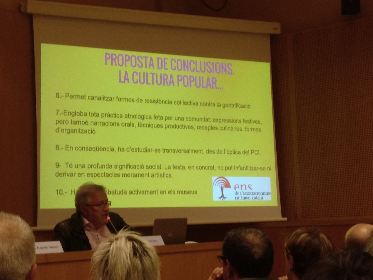 Josep Viana, president de l'Ens de l'Associacionisme Cultural, presentant les conclusions del 'Canemàs: Som Cultura Popular 2018'