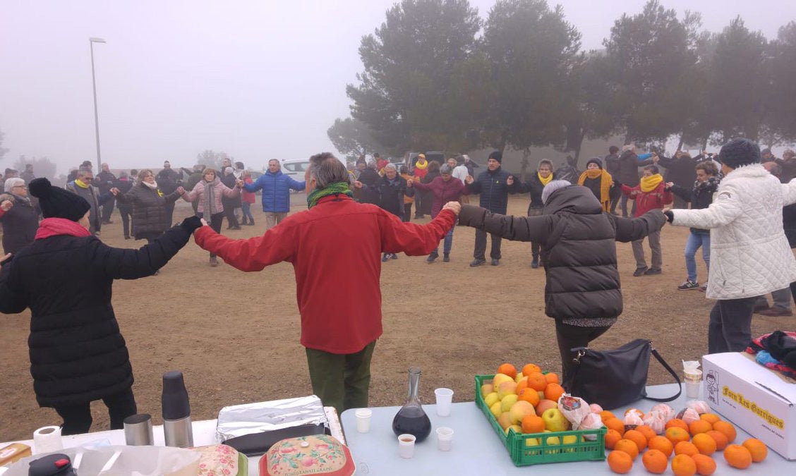 Ballada de sardanes a Alfés per comenár el nou any.