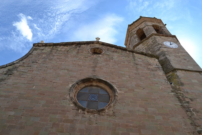 Imatge de la façana de l'església de Prats de Rei