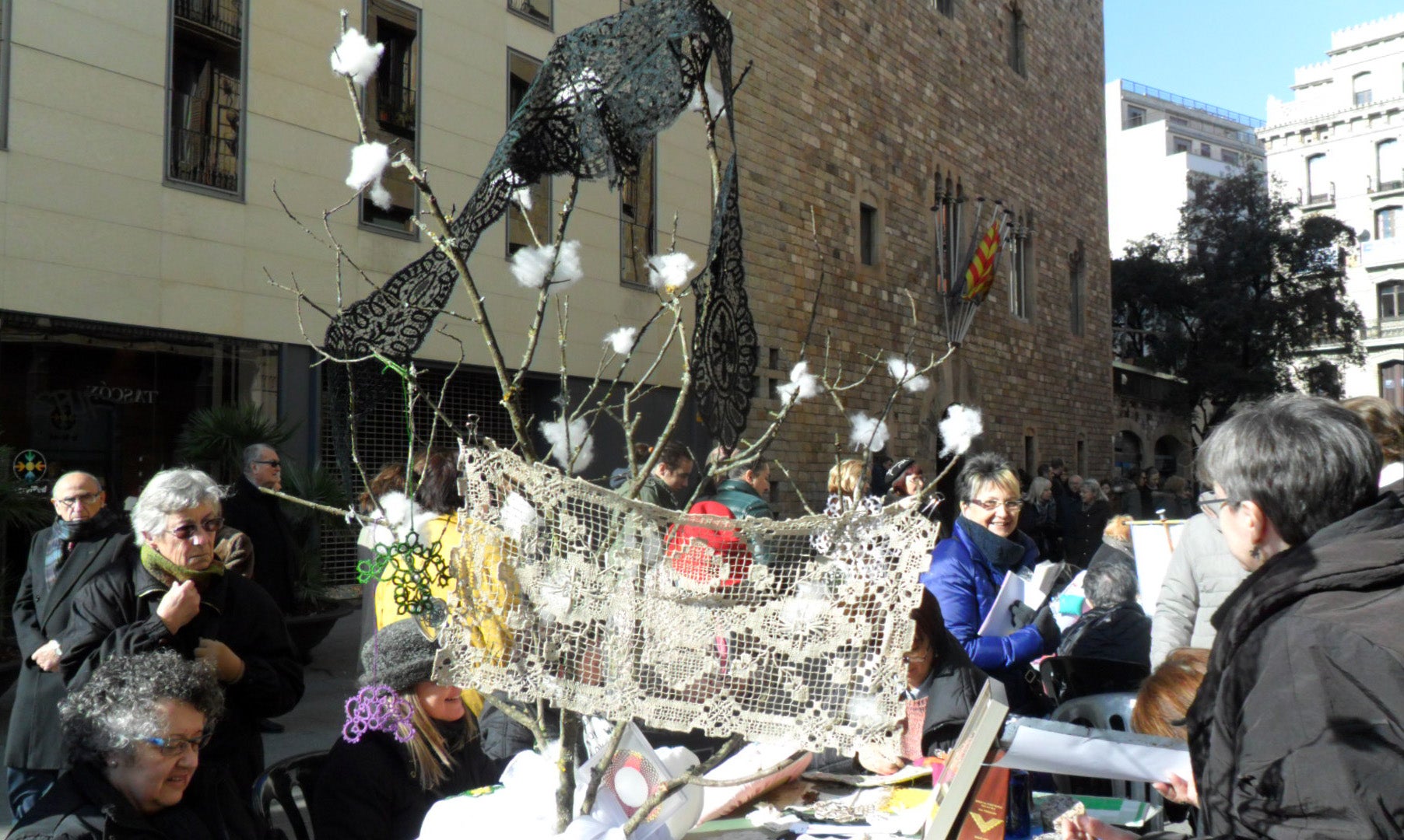 La 11a Trobada de puntaires mostrarà les seves creacions a la festa de Santa Eulàlia de Barcelona