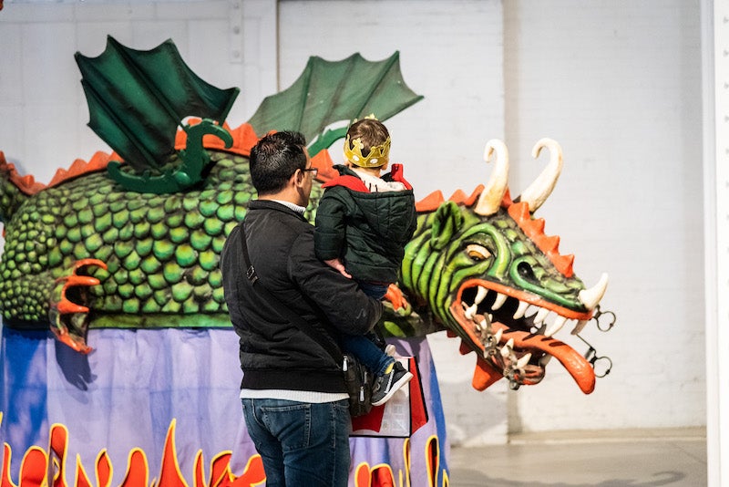 Dos visitants de l'exposició 'El ingenio, l'aportació de Lluís Sabadell'. Fotografia: Ajuntament de Barcelona