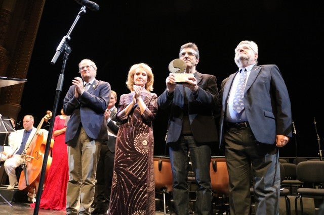 El president Quim Torra, la consellera de Cultura Mariàngela Vilallonga, el compositor Alfred Abad i el president de la Confederació Sardanista Joaquim Rucabado