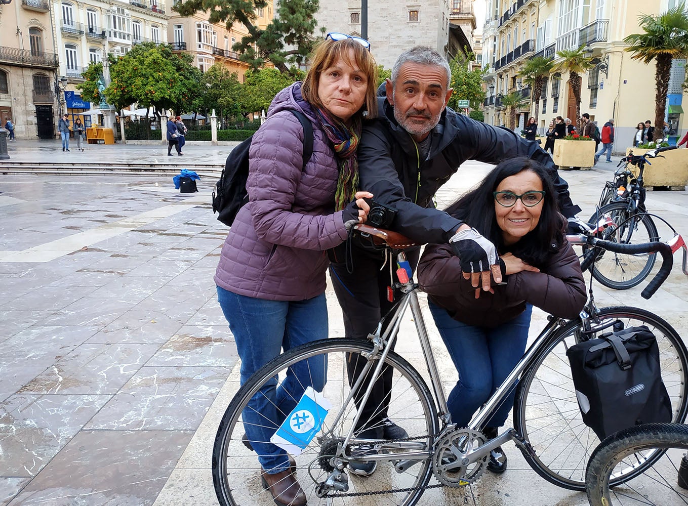 Maite Gòmez (primera a la dreta), responsable de ‘Trenta dies amb bici’ a València