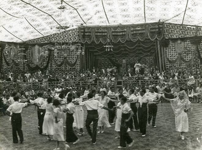 L'exposició 'Envelats' ha estat comissariada per Josep Mañà i Francesc Albardaner