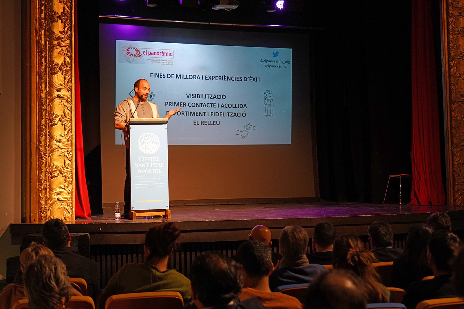 Carles Viñas, del Consell d'Associacions de Barcelona, va presentar les experiències d'èxit