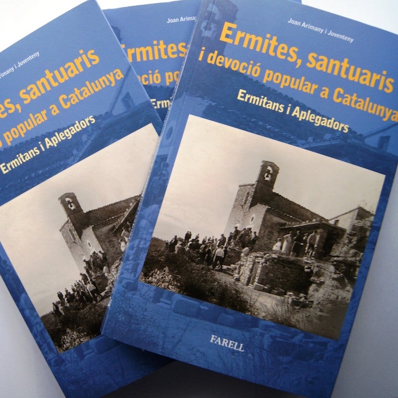 El llibre recull totes aquelles manifestacions culturals celebrades entorn dels santuaris i ermites