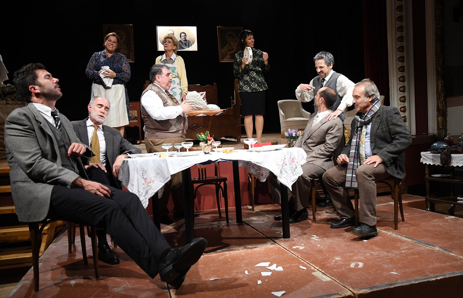 Escena de Nadal a cal’s Cupiello, representada pel grup TEIATRE de Teià.