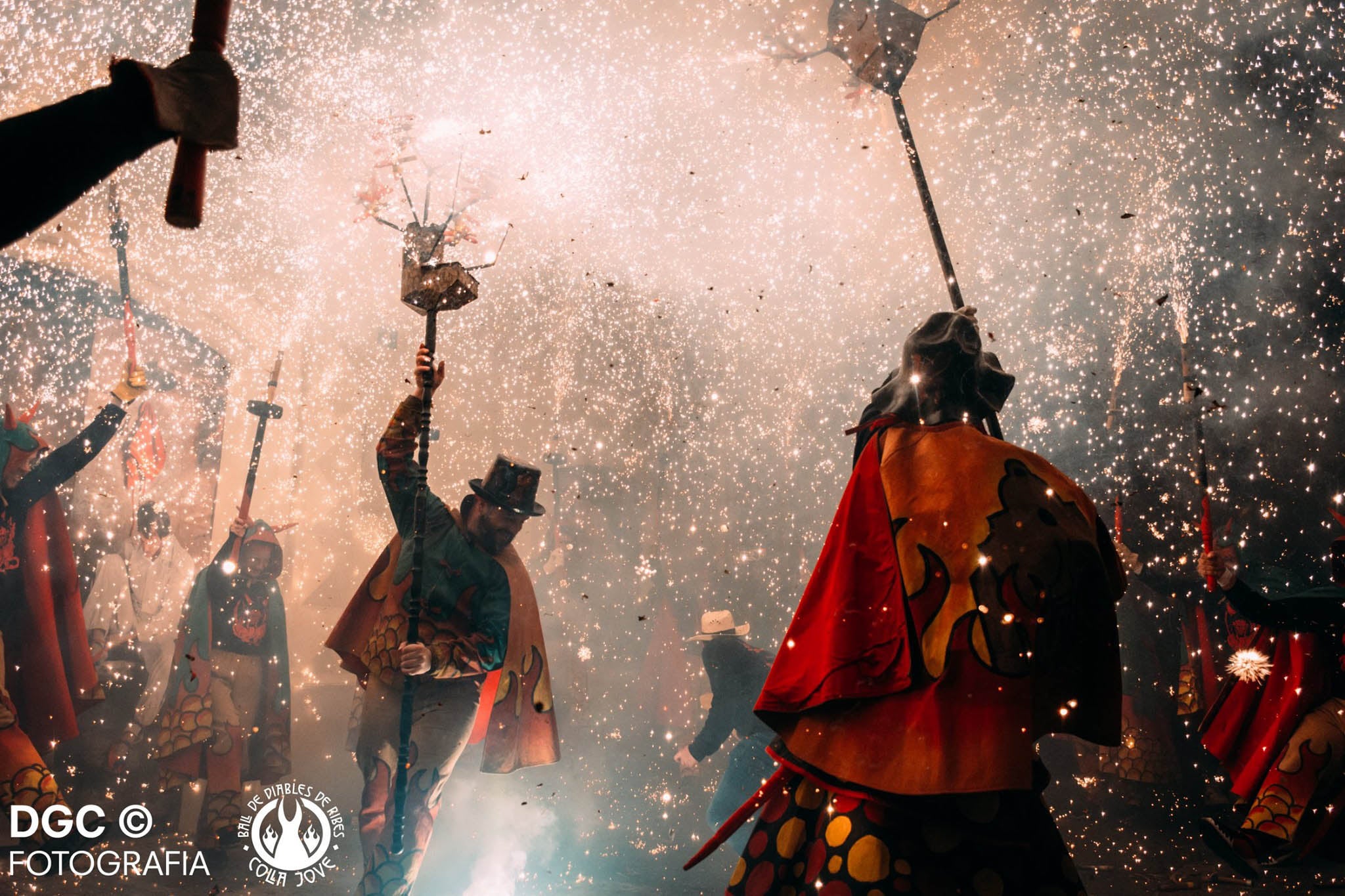El Ball de Diables de Ribes Colla Jove serà la colla amfitriona i farà l'encesa de lluïment.