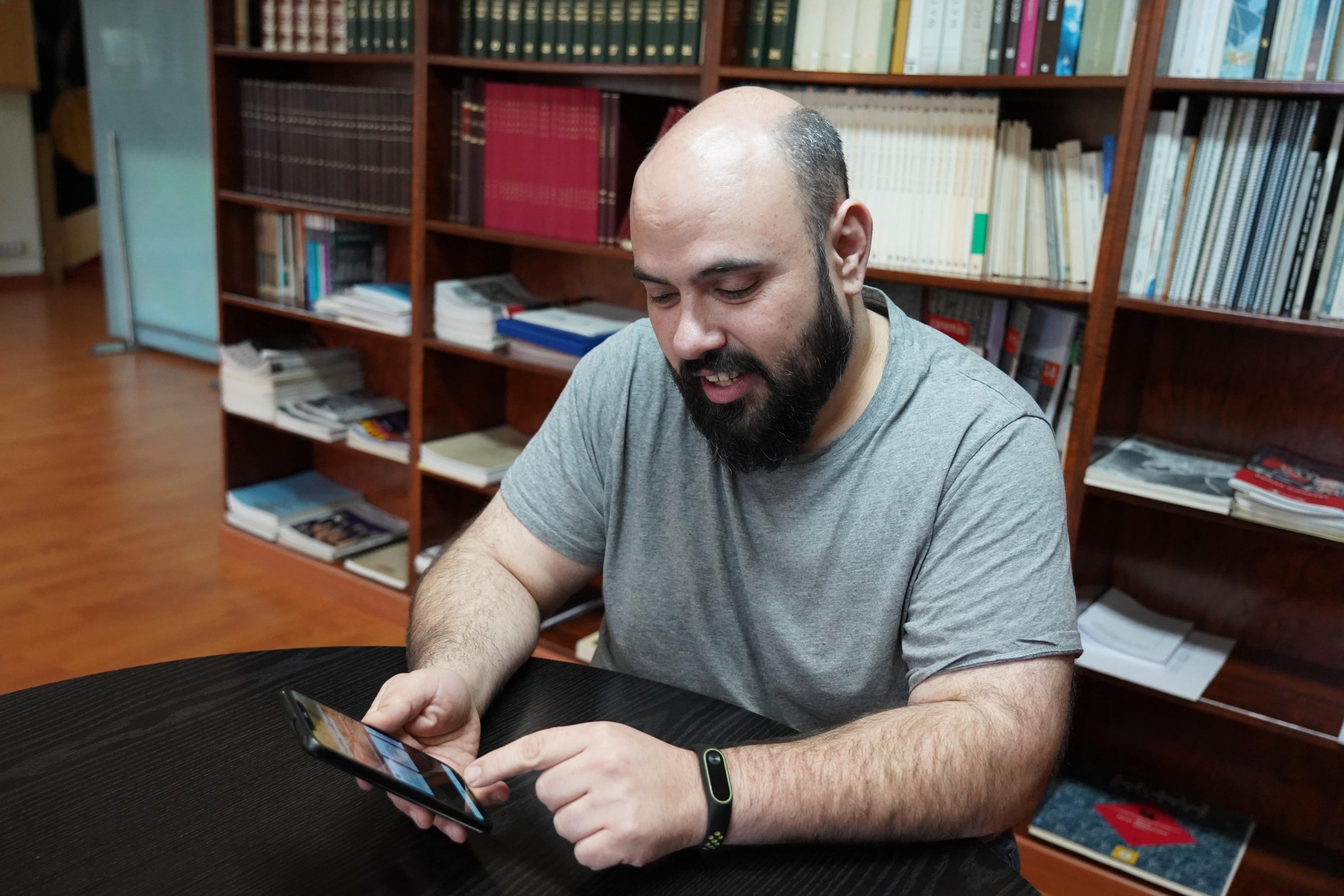 El creador de l'aplicació mòbil és Javi Martínez, molt vinculat al món associatiu i de la cultura popular