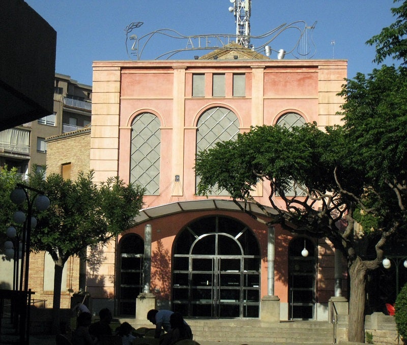 Façana de l'Ateneu de Tàrrega