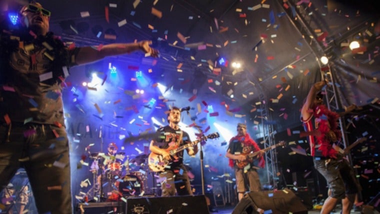 El Tradicionàrius convida a celebrar Sant Joan amb la (tele)Revetlla Folk 