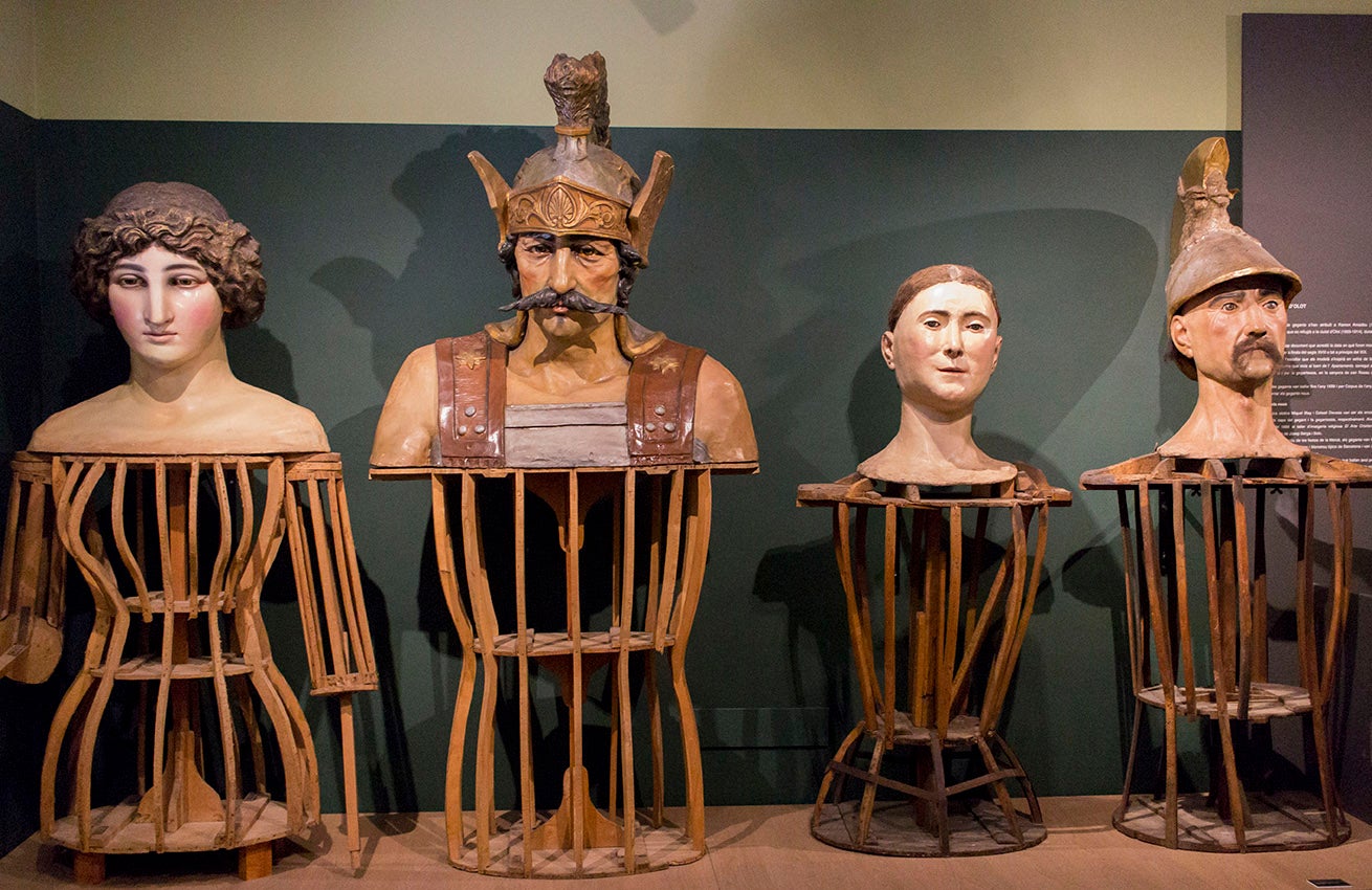 Les dues parelles d’Olot, dels segles XIX i XX, exposades al Museu dels Sants