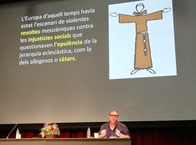Josep Fornés explicant el context ideològic que va motivar la creació de Corpus