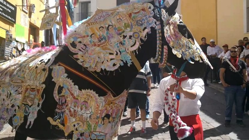 La festa dels Cavalls del Vi, que se celebra a Caravaca de la Cruz, ha estat inscrita en la Llista Representativa del Patrimoni Cultural Immaterial segons la UNESCO