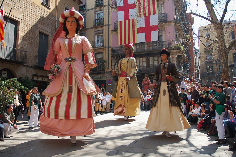 Dues exposicions anticipen les festes de Sant Josep Oriol