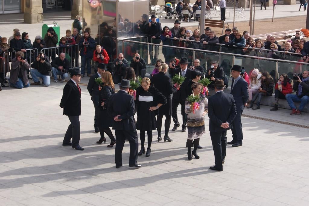 El Ball del Ciri de Manlleu està conformat per dos rotllanes: una interior (dona) i una exterior (homes)