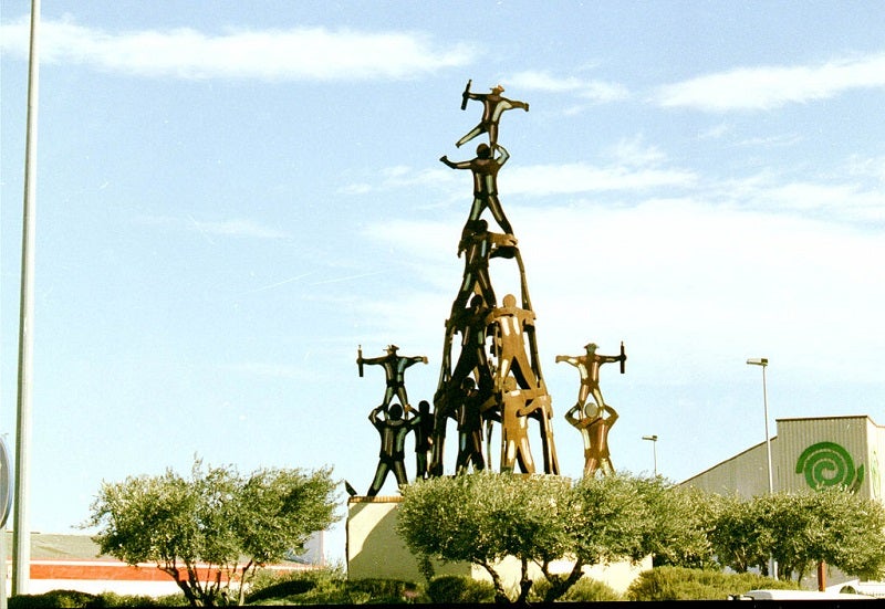 Monument en honor a la muixeranga, als carrers d'Algemesí