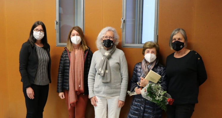 M. Àngels Blasco, Carme Oriol i Montserrat Palau, amb dues descendents de Palmira Jaquetti, Guillermina Jeggle i la seva filla. URV