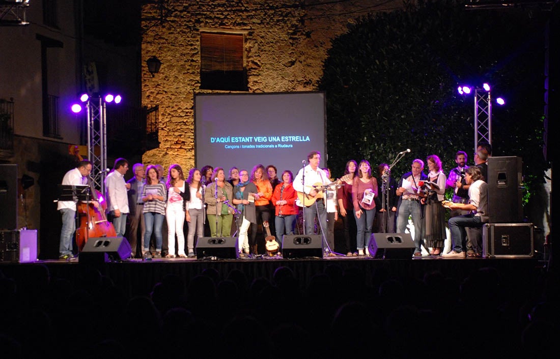 Riudaura celebra 15 anys de cançons i tonades tradicionals