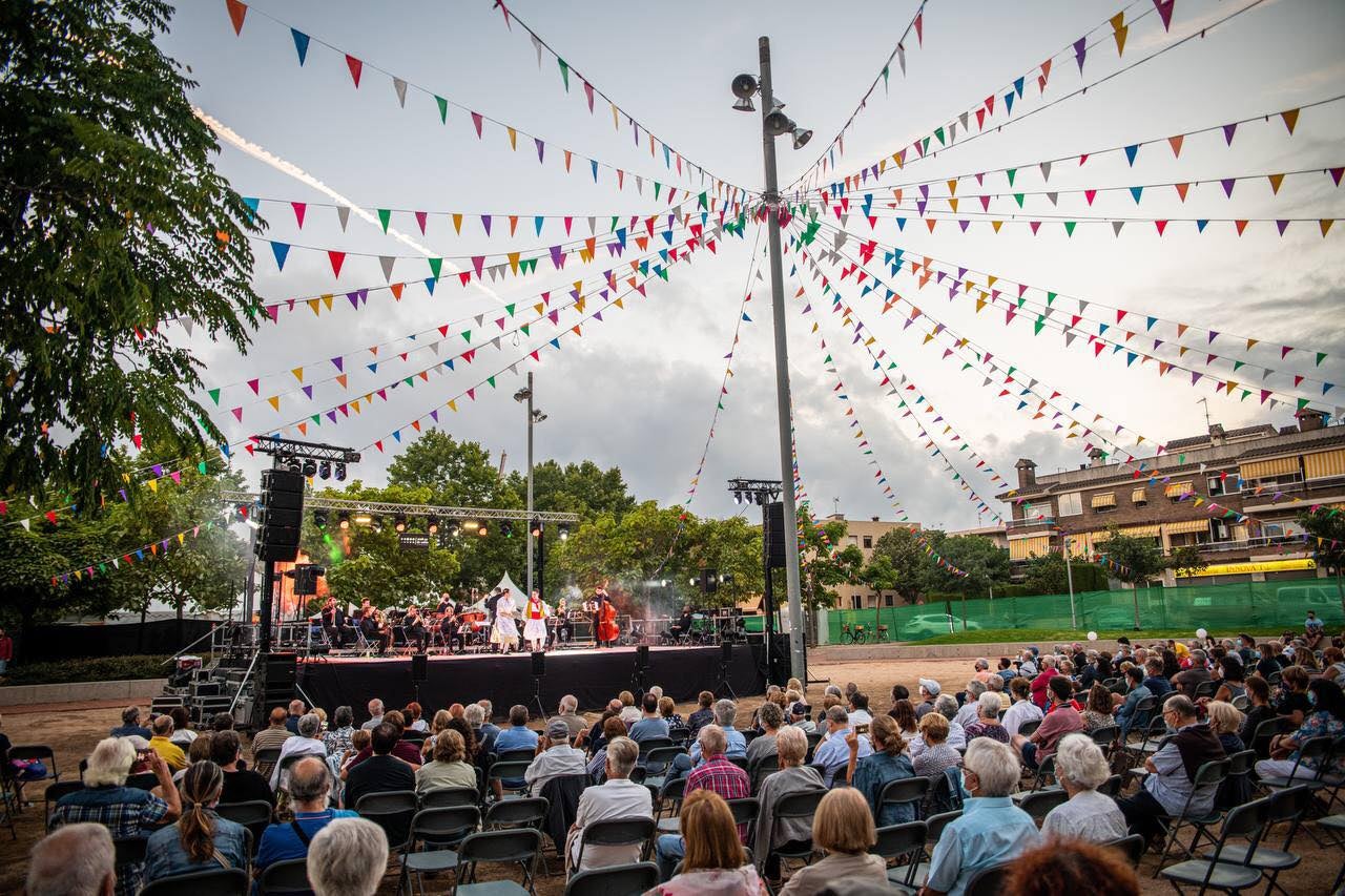 El disc es va estrenar a l'agost en el Festival Amb So de Cobla, amb la Cobla de Cambra de Catalunya i l’Esbart Marboleny,