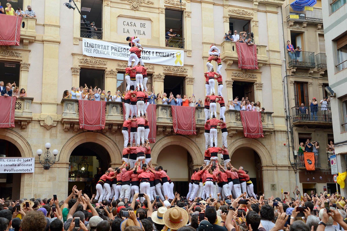 La fira de Santa Llúcia de Valls recupera la diada castellera 