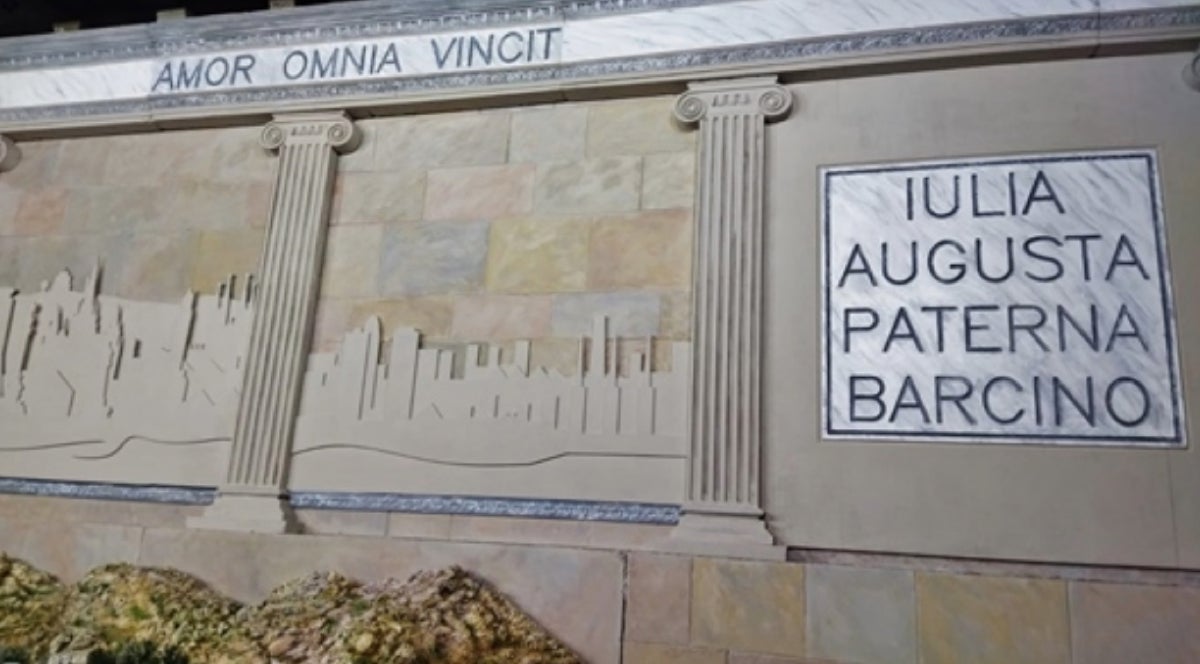 L'Associació de Pessebristes de Barcelona té a punt el pessebre tradicional que acull cada any el pati del Museu Marès