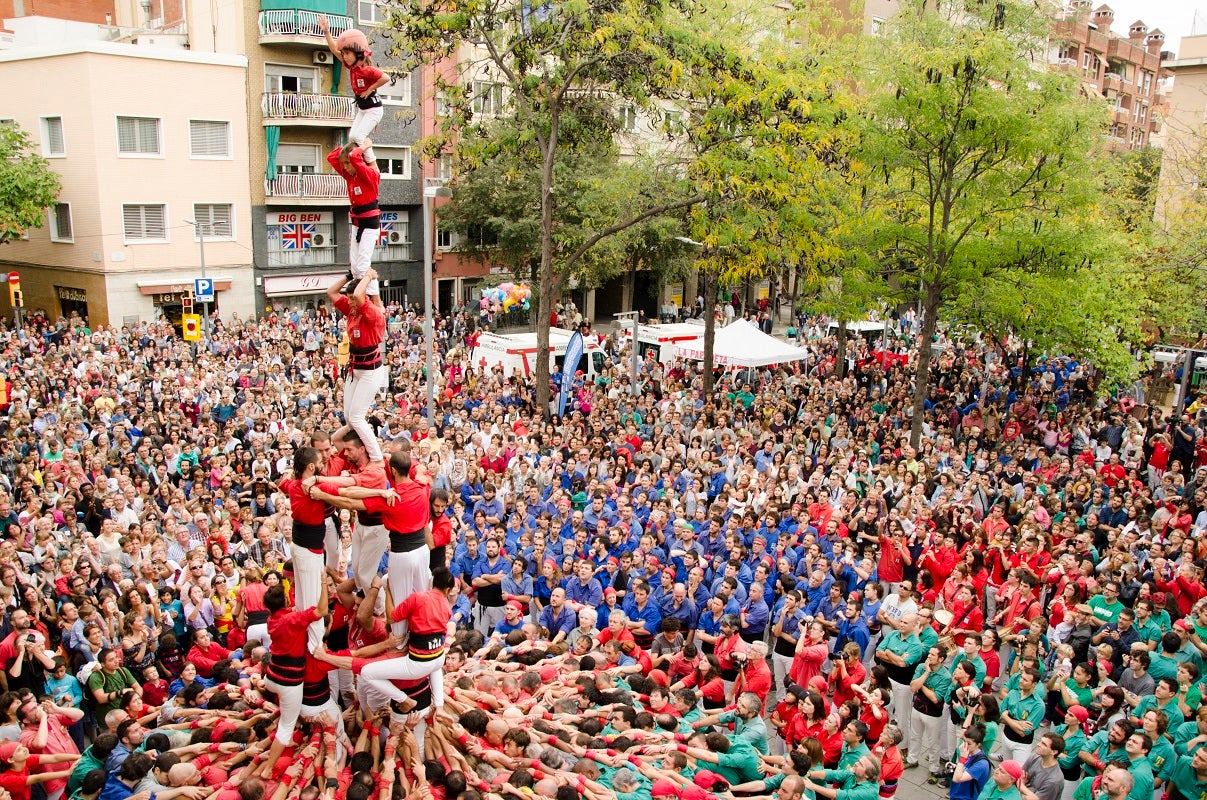 4 de 8 amb l'agulla carregat dels Castellers de Barcelona